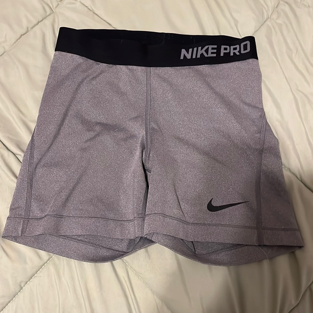 Women’s Nike Pros